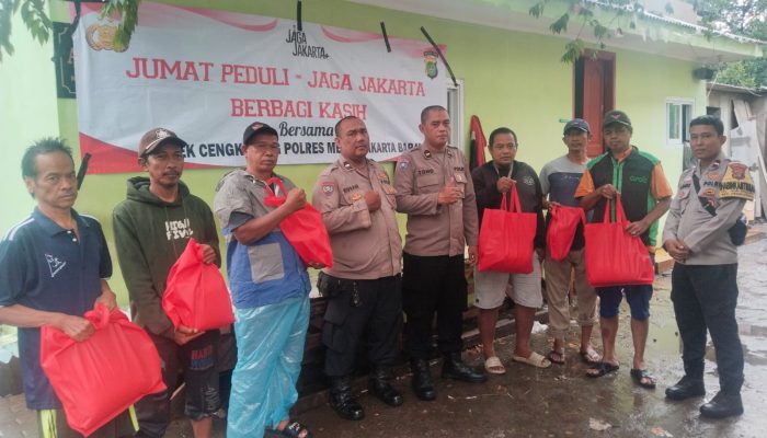 *Polsek Cengkareng Gelar Jum’at Peduli, Ojol Bojong Indah Terima Bantuan Sosial*