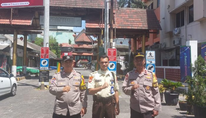 *Bhabinkamtibmas Taman Sari Lakukan Patroli Jalan Kaki, Warga Diimbau Waspada Jambret dan Curanmor*