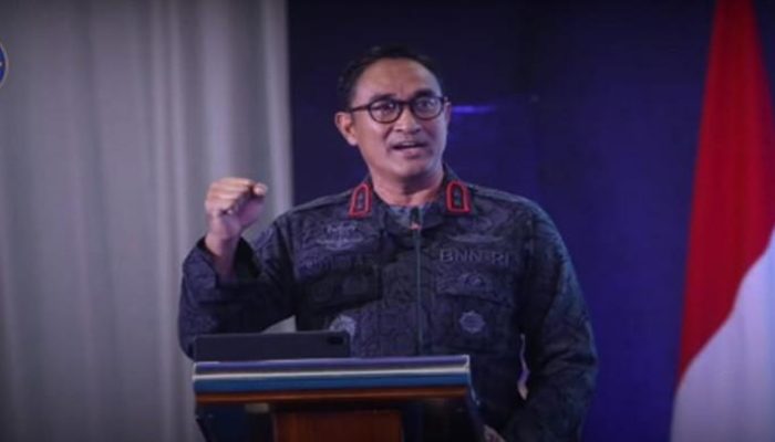 KEPALA BNN RI RAIH TANDA KEHORMATAN BINTANG BHAYANGKARA PRATAMA DARI KAPOLRI