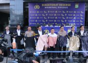 Polda Metro Jaya Bongkar Penyelundupan 439 Ballpress Pakaian Bekas Impor
