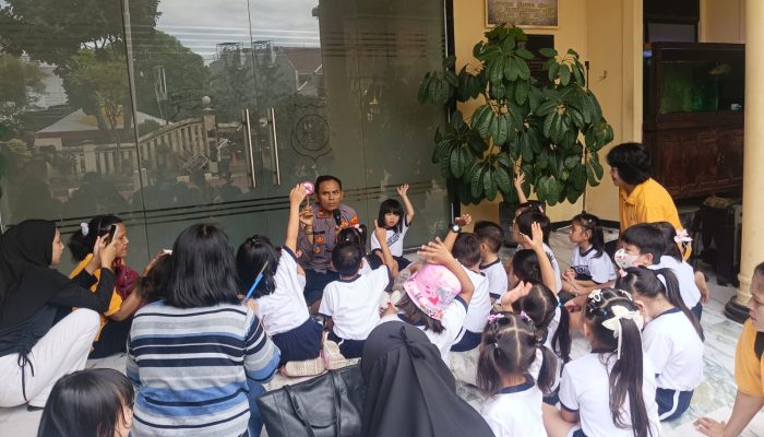 Polsek Kembangan Tanamkan Cinta Tertib dan Aman Sejak Dini Lewat Program Polisi Sahabat Anak
