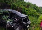 Kecelakaan Hari Ini Minibus Tertabrak Kereta Bandara,di Semanan, Kalideres Jakarta Barat