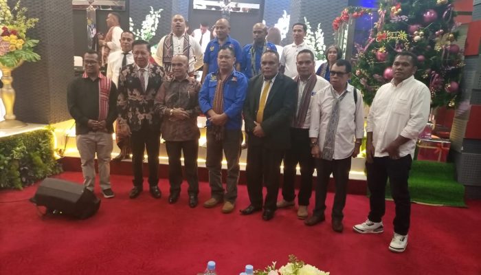 Perayaan Natal Umat Kristiani Di Pimpin Pendeta Jhony Weol Berjalan dengan Hikmat.