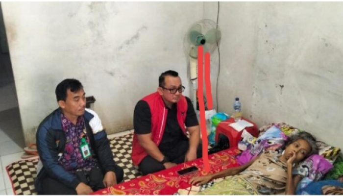 Anggota DPRD Tangerang Dr Hugo S Franata ST,SH,MH.Jenguk Warga Binong Penderita Kanker Rahim, Fasilitasi Rujukan ke RS Jakarta