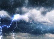 Hujan Lebat dan Angin Kencang Landa Jakarta, BMKG Wanti-Wanti Cuaca Ekstrem