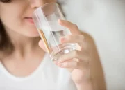 Minum Air Hangat Bisa Bikin Kurus, Mitos atau Fakta? Ini Penjelasan Medisnya