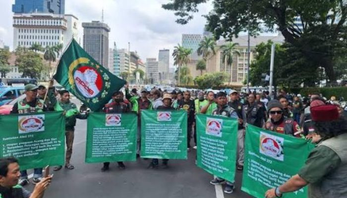 MASA OJOL GERUDUK KANTOR SMRC, TUNTUT SAIFUL MUJANI MINTA MAAF DAN CABUT PERNYATAAN