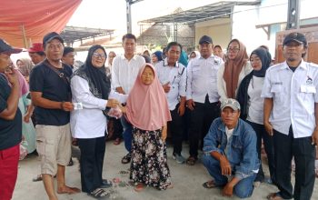 MOMEN IDUL ADHA MEMBAWA BERKAH: DPC PSI TELUKNAGA BERSAMA DPRT BOJONG RENGED SALURKAN 300 PAKET DAGING KURBAN