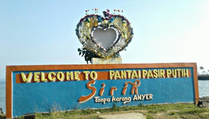 PESONA PANTAI PASIR PUTIH SIRIH ANYER: DESTINASI WISATA FAVORIT KELUARGA TANPA KARANG DI BANTEN