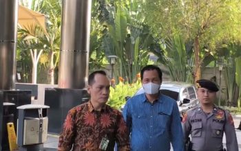 Terjaring OTT Kasus Suap Pengadaan, Bupati Muara Enim Edison Tiba di KPK