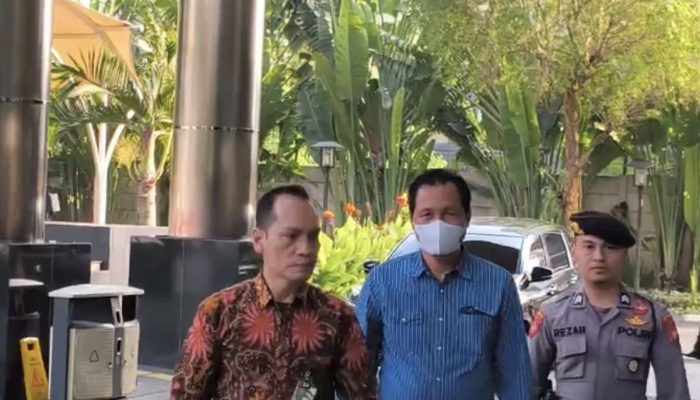 Terjaring OTT Kasus Suap Pengadaan, Bupati Muara Enim Edison Tiba di KPK