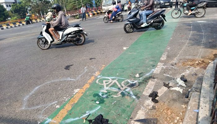Tragedi Maut di Simpang Unisma: Truk Wing Box Seruduk Belasan Motor, 1 Driver Ojol Tewas