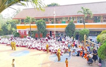 HARI PERTAMA MPLS MENCEKAM! SDN Srengseng Sawah 15 Jagakarsa Diteror Bom, Gegana dan Densus 88 Turun Tangan