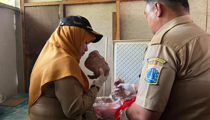 Sidak Lapo di Duri Kosambi, Sudin KPKP Jakarta Barat Temukan Plastik Diduga Berisi Bagian Tubuh Anjing!