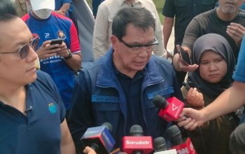 Tinjau Kebakaran TPA Jatiwaringin, Wamen LHK dan Bupati Tangerang Tekankan Percepatan Pemadaman dan Kesehatan Warga