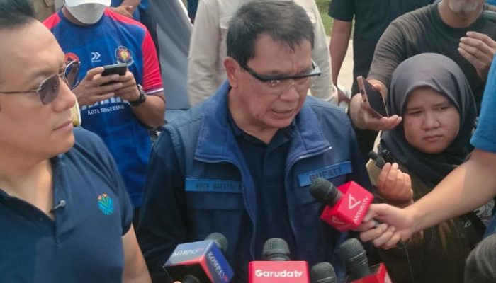 Tinjau Kebakaran TPA Jatiwaringin, Wamen LHK dan Bupati Tangerang Tekankan Percepatan Pemadaman dan Kesehatan Warga