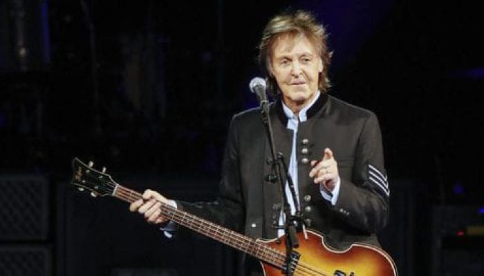 ​Momen Langka! Paul McCartney Nyanyikan “I Want to Hold Your Hand” di Pernikahan Taylor Swift & Travis Kelce