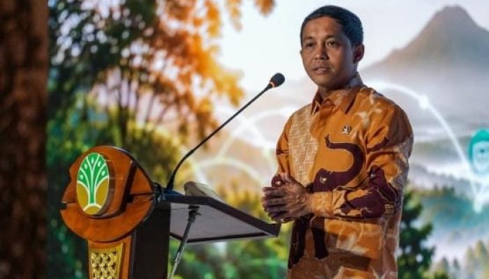 Gebrakan Ekonomi Hijau, Menhut Raja Juli Antoni Luncurkan Perdagangan Karbon Kehutanan Konkret