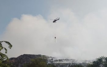 ​Darurat Kebakaran TPA Jatiwaringin: BNPB Kerahkan Helikopter Water Bombing, Warga Mengungsi