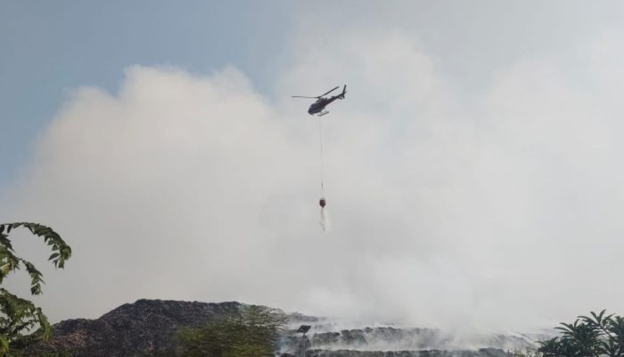 ​Darurat Kebakaran TPA Jatiwaringin: BNPB Kerahkan Helikopter Water Bombing, Warga Mengungsi
