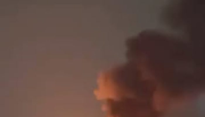 Kebakaran Hebat Landa Tegal Alur Kalideres Malam Ini, Damkar Berjibaku Padamkan Api
