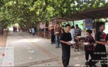 JUMAT BERKAH WARKOP BANG EFRIZAL, BERBAGI NASI BOX UNTUK JAMAAH MASJID DAN WARGA KOTA TANGERANG