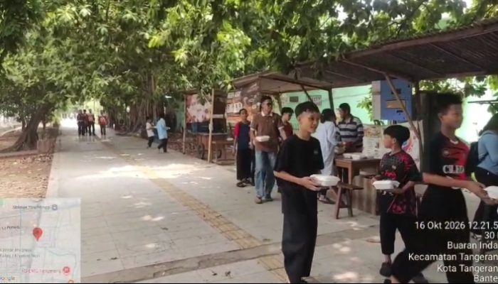 JUMAT BERKAH WARKOP BANG EFRIZAL, BERBAGI NASI BOX UNTUK JAMAAH MASJID DAN WARGA KOTA TANGERANG