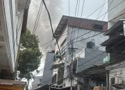 KEBAKARAN MELANDA TAMANSARI JAKARTA BARAT: 23 RUMAH TERBAKAR, 8 ORANG LUKA RINGAN